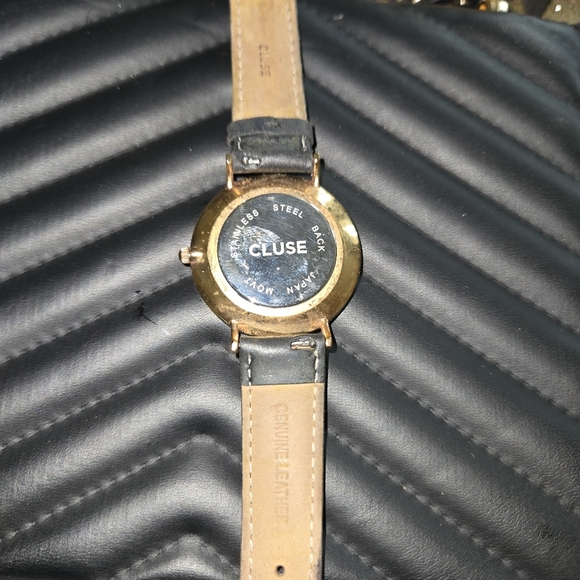 Watch cluse - Picture 2 of 2